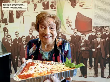  ?? MARTIN DE RUYTER/STUFF ?? Maria ‘‘Nonna’’ Esposito works at Salvito’s Pizza Bar where she makes traditiona­l Italian pasta dishes.