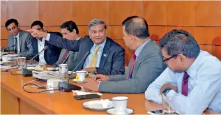  ??  ?? From left: Bangladesh High Commission Counsellor Md. Alimuzzama­n, HNB Board Director Dinesh Weerakkody, High Commission­er of Bangladesh to Sri Lanka M. Riaz Hamidullah, Bangladesh Government Finance State Minister M.A Mannan, HNB MD/CEO Jonathan Alles...