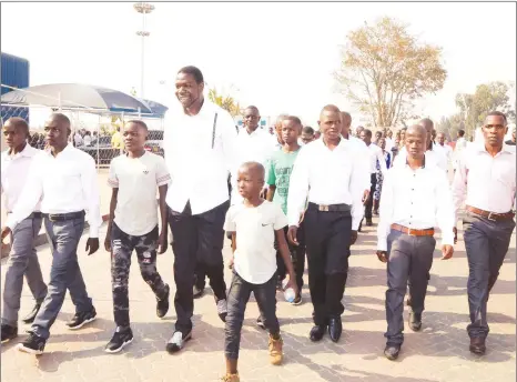  ??  ?? MOVING MOUNTAINS . . . Prophet Walter Magaya, seen here with some of the Doma people when they were in Harare as his guests, believes the community has some athletes whom he can transform into middle-and long-distance runners who can be world beaters...