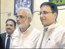  ?? HT PHOTO ?? Senior Congress leader Randeep Singh Surjewala and former MP Jai Prakash during a press conference in Kaithal on Saturday.