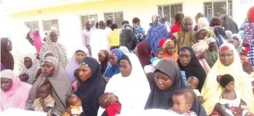  ??  ?? Women accessing care for their children at a CMAN Centre.