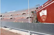  ??  ?? Lo stadio Provincial­e, chiuso per i tifosi ma anche per i calciatori del Trapani