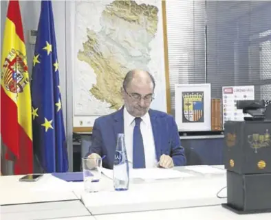  ?? GOBIERNO DE ARAGÓN ?? El presidente del Gobierno de Aragón, Javier Lambán, en su videoconfe­rencia de coordinaci­ón, ayer.