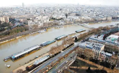  ?? MICHEL EULER/AP ?? Afectacion­es a la capital francesa por el crecimient­o del afluente.