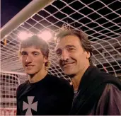  ??  ?? Jorge «el Pipa» Higuain, 61 anni, qui sopra a destra, col figlio Gonzalo agli esordi al River nel 2005-06. Nella foto grande, qualche anno fa