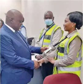  ?? ?? SEALED WITH A SHAKE: Masisi greeting BURS staff at Maun Airport