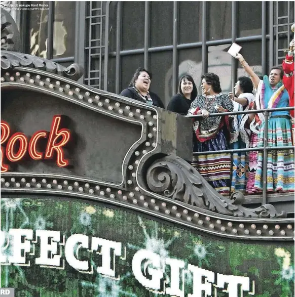  ?? FOTO: STEVE CHERIN/GETTY IMAGES ?? Veselje ob nakupu Hard Rocka