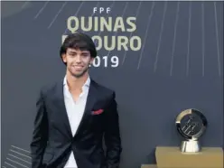  ??  ?? PREMIADO. João Félix, en la Gala Quinas de Oro de Portugal.