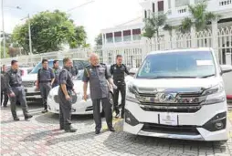  ??  ?? Mohd Roslan (second from right) and his officers checking the cars that were seized.