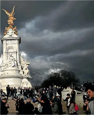  ?? AP ?? Social distancing outside Buckingham Palace following the announceme­nt of the death of Prince Philip.