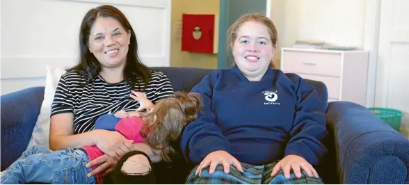  ?? PHOTO: CHERIE SIVIGNON/FAIRFAX NZ ?? Grace Tobin, 14, with her mum Ramaria and sister Rylee, before her first class at Salisbury School.