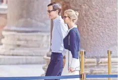  ??  ?? Jared Kushner y su esposa Ivanka Trump, hija del presidente de Estados Unidos, el miércoles durante una visita en el Panteón de Agripa, en Roma.