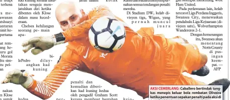  ?? — Gambar AFP ?? AKSI CEMERLANG: Caballero bertindak tangkas menepis keluar bola rembatan Oliveira ketika penentuan sepakan penalti pada aksi di Stamford Bridge, London kelmarin.