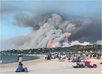  ?? MARION LEFLOURMAR­ION LEFLOUR/AFP/GETTY IMAGES ?? Thousands of residents and touristswe­re evacuated Wednesday after fires spread through France’s Côte d’Azur.