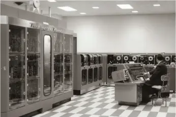  ??  ?? Behold, the UNIVAC 1 in all its room-filling glory.