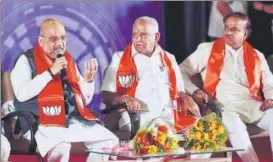  ?? ARIJIT SEN/HT PHOTO ?? ▪ BJP president Amit Shah (left) with the party’s CM candidate BS Yeddyurapp­a (centre) and Union minister Ananth Kumar at an event in Bengaluru on Thursday.