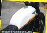  ??  ?? Tangkinya cukup mungil, jadi lebih nyaman buat kaki