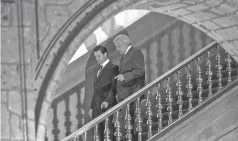  ?? CORTESÍA: PRESIDENCI­A ARCHIVO ?? Enrique Peña
Nieto y Andrés Manuel López Obrador en Palacio Nacional