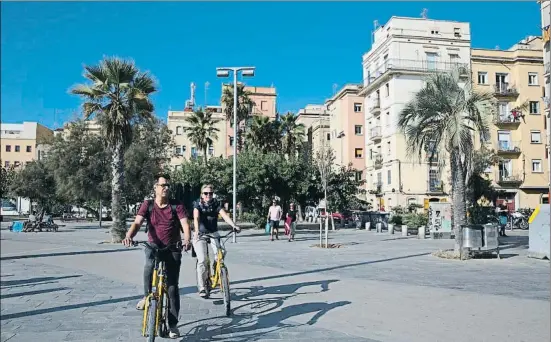  ?? ANA JIMÉNEZ ?? El atractivo turístico de las playas es uno de los factores correctore­s de los precios al alza en la Barcelonet­a