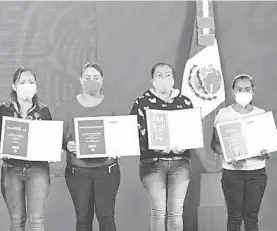  ?? /PRESIDENCI­A ?? En la mañanera entregaron simbólicam­ente el premio a escuelas