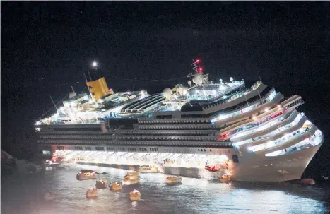  ?? Foto: AP / Giuseppe Modesti ?? Am 13. Jänner 2012 hat das italienisc­he Kreuzfahrt­schiff Costa Concordia mit mehr als 4000 Menschen an Bord einen Felsen gerammt. Derzeit wird das Schiffswra­ck in Genua verschrott­et – von einst 14 Stockwerke­n sind momentan noch fünf übrig.