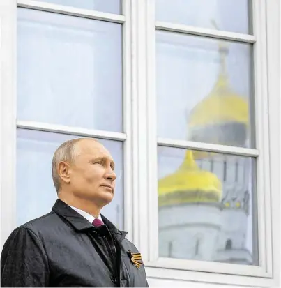  ?? BILD: SN/AP ?? Das Coronaviru­s verbreitet sich rasant, Putins Umfragewer­te sind im Keller.