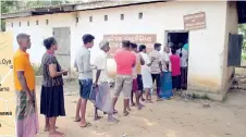  ??  ?? Farmers waiting for fertiliser rations.
Pic by Karuwalaga­swewa Jayaratne