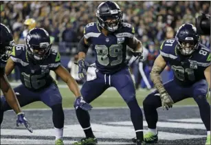  ?? AP PHOTO/ELAINE THOMPSON ?? Seattle Seahawks wide receiver Doug Baldwin (89) takes part in a touchdown celebratio­n with Tyler Lockett (left) and Nick Vannett (right) after Baldwin caught a pass for a touchdown against the Green Bay Packers during the first half of an NFL football game, Nov. 15, in Seattle.