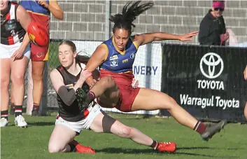  ?? Photograph­s by AMANDA EMARY. ?? Monai Porykali is brought down in a tackle as she plays for Warragul Industrial­s.
