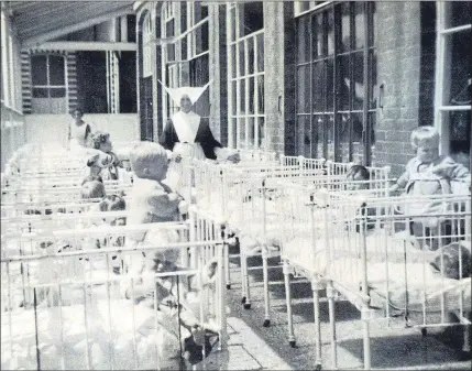  ??  ?? Above, nuns look after children at Smyllum Park; left, sketch of Sisters Ellen Flynn and Eileen Glancy giving evidence in January