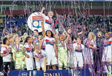  ??  ?? DOMINADORA­S. El Lyon volvió a conquistar por segundo año consecutiv­o el título de la Champions.