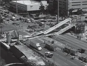  ?? PEDRO PORTAL/MIAMI HERALD ?? View of the main span of the Florida Internatio­nal University pedestrian bridge after collapsing Thursday five days after being installed over SW 8 Street-State Road 41 in Miami.