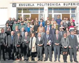  ?? EL DÍA ?? Foto de familia de los asistentes a la celebració­n.