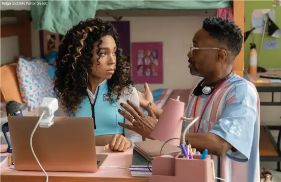  ?? ?? Reign and Billy Porter on set.