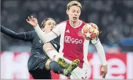  ?? FOTO: EFE ?? Frenkie de Jong (21 años), durante su duelo con Luka Modric el miércoles