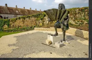  ??  ?? Bazoches (Nièvre). En 1675, Vauban achète ce château. Il y installe sa famille et… ses ingénieurs, pour qui il fait construire une grande galerie. Le château est toujours propriété de ses descendant­s.