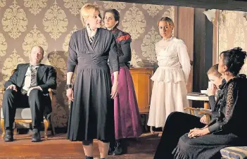  ?? FOTO: ROBERT HÜBSCH ?? Ein britisches Kriminalsc­hauspiel wird im Theater an der Luegallee gezeigt.
