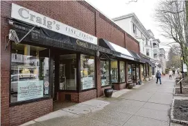 ?? H John Voorhees III/Hearst Connecticu­t Media ?? Craig's Fine Jewelry at 394 Main St. in Ridgefield has closed its doors.