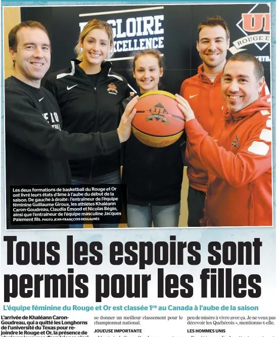  ?? PHOTO JEAN-FRANÇCOIS DESGAGNÉS ?? Les deux formations de basketball du Rouge et Or ont livré leurs états d’âme à l’aube du début de la saison. De gauche à droite : l’entraîneur de l’équipe féminine Guillaume Giroux, les athlètes Khaléann Caron-goudreau, Claudia Émond et Nicolas Bégin, ainsi que l’entraîneur de l’équipe masculine Jacques Paiement fils.