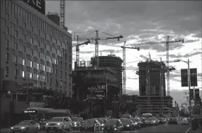  ?? MARCUS YAM / LOS ANGELES TIMES FILE PHOTOGRAPH ?? Oceanwide Plaza and Circa, both along South Figueroa Street in Los Angeles, were under constructi­on in December 2016.