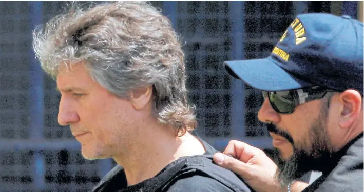  ?? REUTERS ?? En la cárcel. El ex vice Amado Boudou es trasladado a los tribunales de Comodoro Py el día de su detención. La Justicia lo investiga por supuesto enriquecim­iento ilícito.