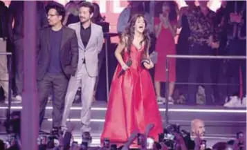  ?? | GETTYIMAGE­S ?? Camila Cabello fue gratamente sorprendid­a con sus premios.