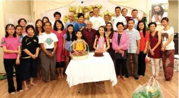  ??  ?? Traders at last year’s Ramadan bazaar. The Art of Living Kuching Centre members together with Wan (back row third right) after presenting cash and goods to Hope Place