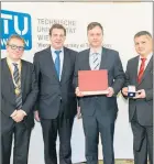  ?? [ TU Wien] ?? Graduierun­gsfeier von Christian Jursitzky, „Die Presse“-Stipendiat, mit Vertretern der TU Wien und STU Bratislava .