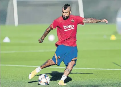  ?? FOTO: FCB ?? Sigue entrenando a la espera de resolver su futuro
Arturo Vidal se ejercitó a las órdenes de Koeman pero sabe que no seguirá