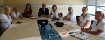  ?? (Photo C. P.) ?? Réunion de travail pour les ambassadri­ces de Cuers, ici aux côtés du maire Gilbert Perugini, Françoise Varin, Véronique Nerand et Nathalie, l’agent de l’office de tourisme.