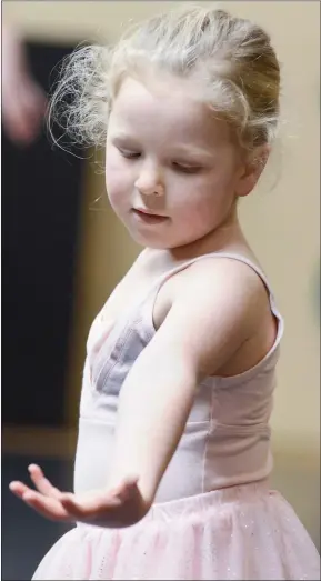  ?? ?? MARK BRETt/Local Journalism Initiative
Elliott Erzinger does her ballet during the Balance School of Performing Arts class at Orchard House.