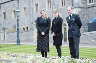  ?? STEVE PARSONS THE ASSOCIATED PRESS ?? Prince Edward, Lady Louise Windsor and Sophie Countess of Wessex view flowers outside St George's Chapel, at Windsor Castle ahead of the Saturday funeral service for Prince Philip.