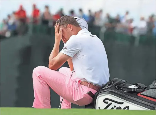  ?? RICK WOOD / MILWAUKEE JOURNAL SENTINEL ?? Justin Thomas takes a break moments before sinking a putt for an eagle on the 18th hole that gave him a U.S. Open record-tying 63 during the third round Saturday.