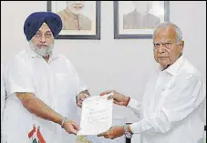  ?? ANI ?? SAD president Sukhbir Singh Badal handing over a memorandum to Punjab governor Banwarilal Purohit at the Raj Bhawan in Chandigarh on Thursday.